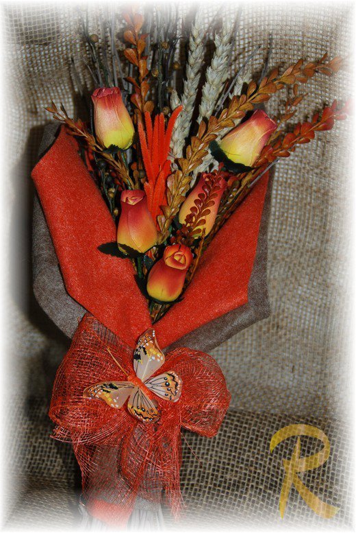Ulivo con rose arancio