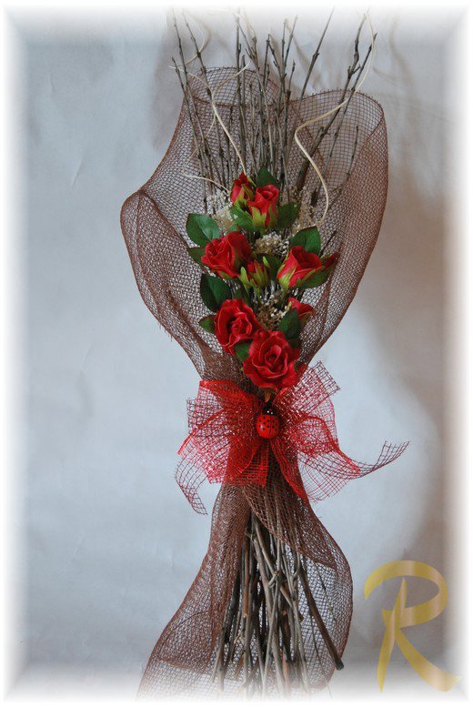 Ulivo con rose rosse